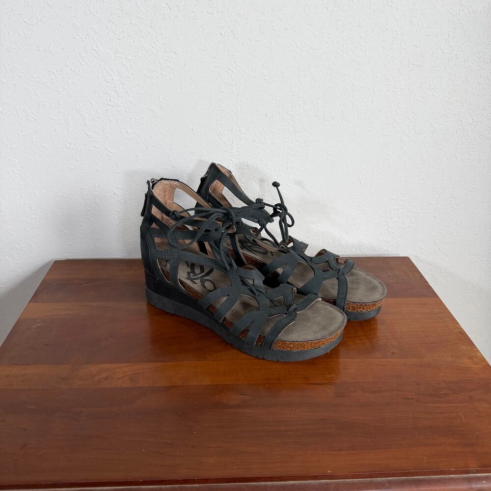 OTBT Escapade Black Leather Strappy Wedge Sandal Womens 9 Zipper Back